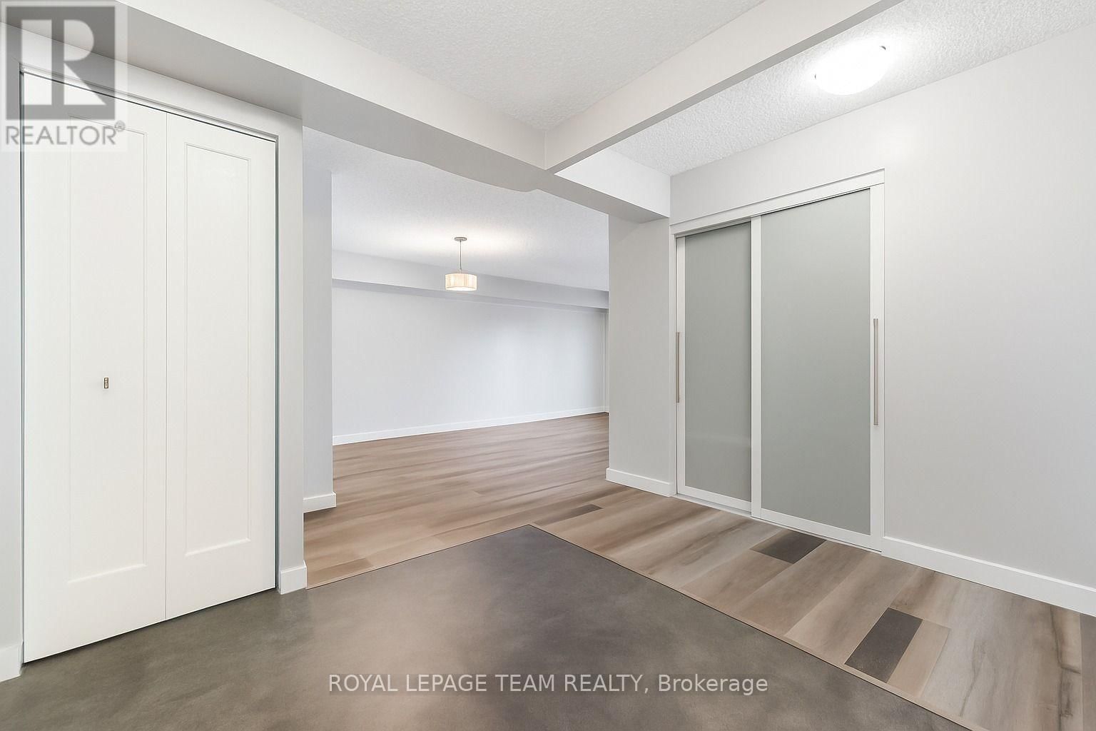 901 - 200 BAY STREET Image 7