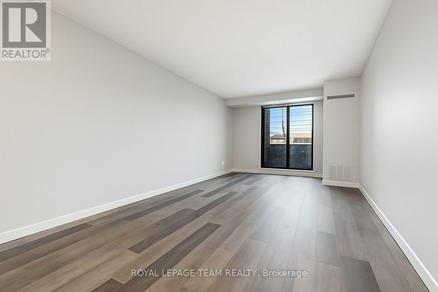 901 - 200 BAY STREET Image 9