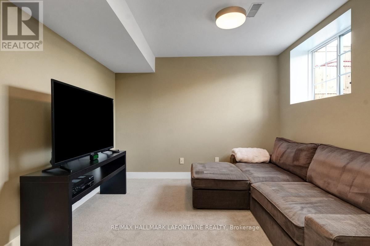 442 WISTERIA CRESCENT Image 30