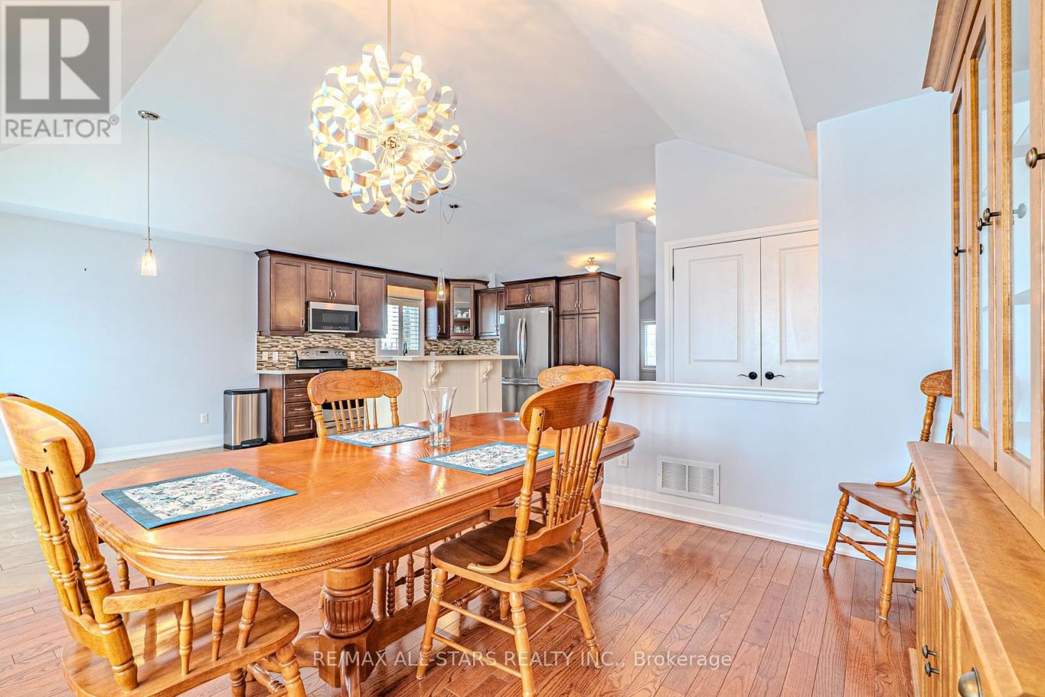 7 PARKSIDE DRIVE Image 18