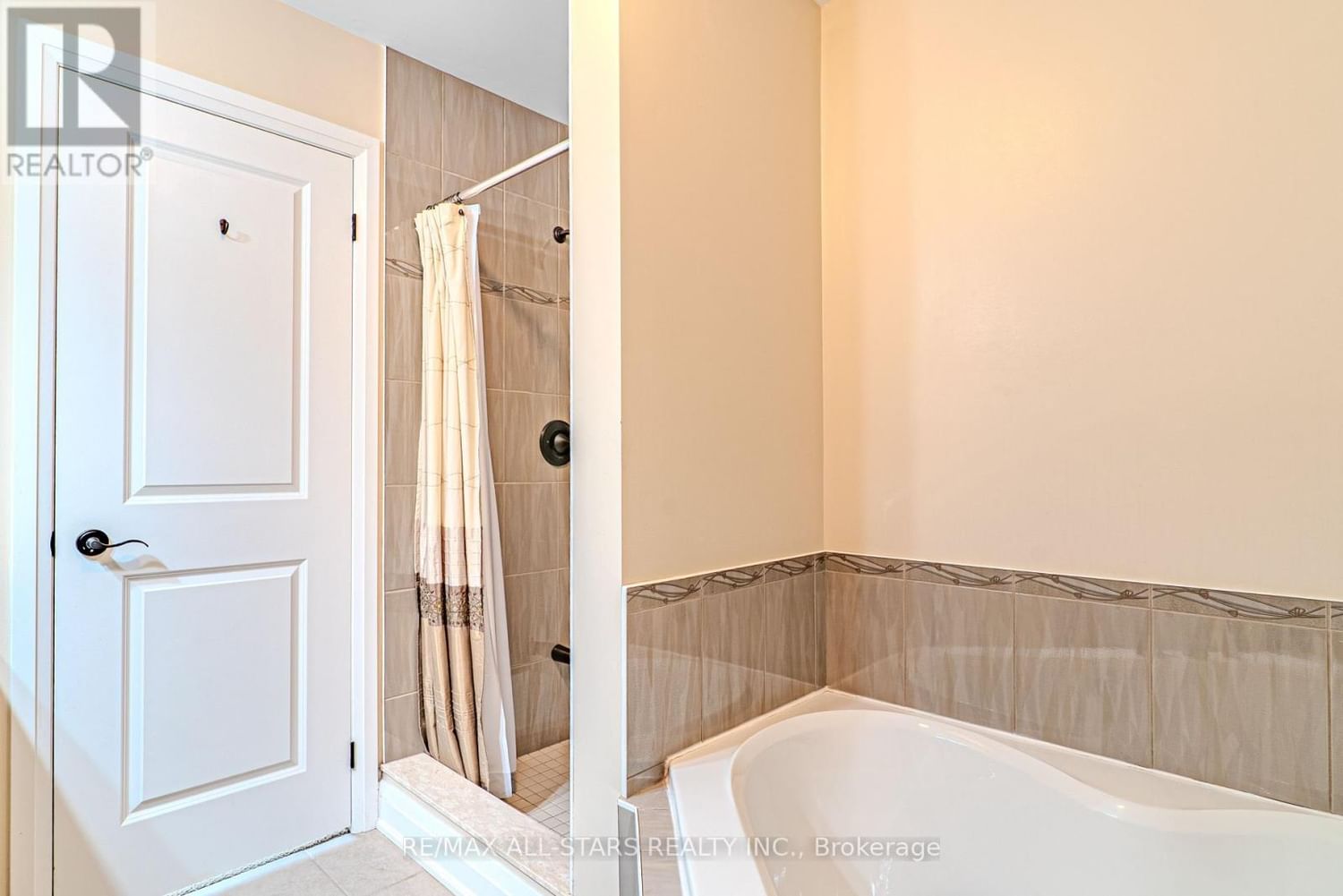 7 PARKSIDE DRIVE Image 22