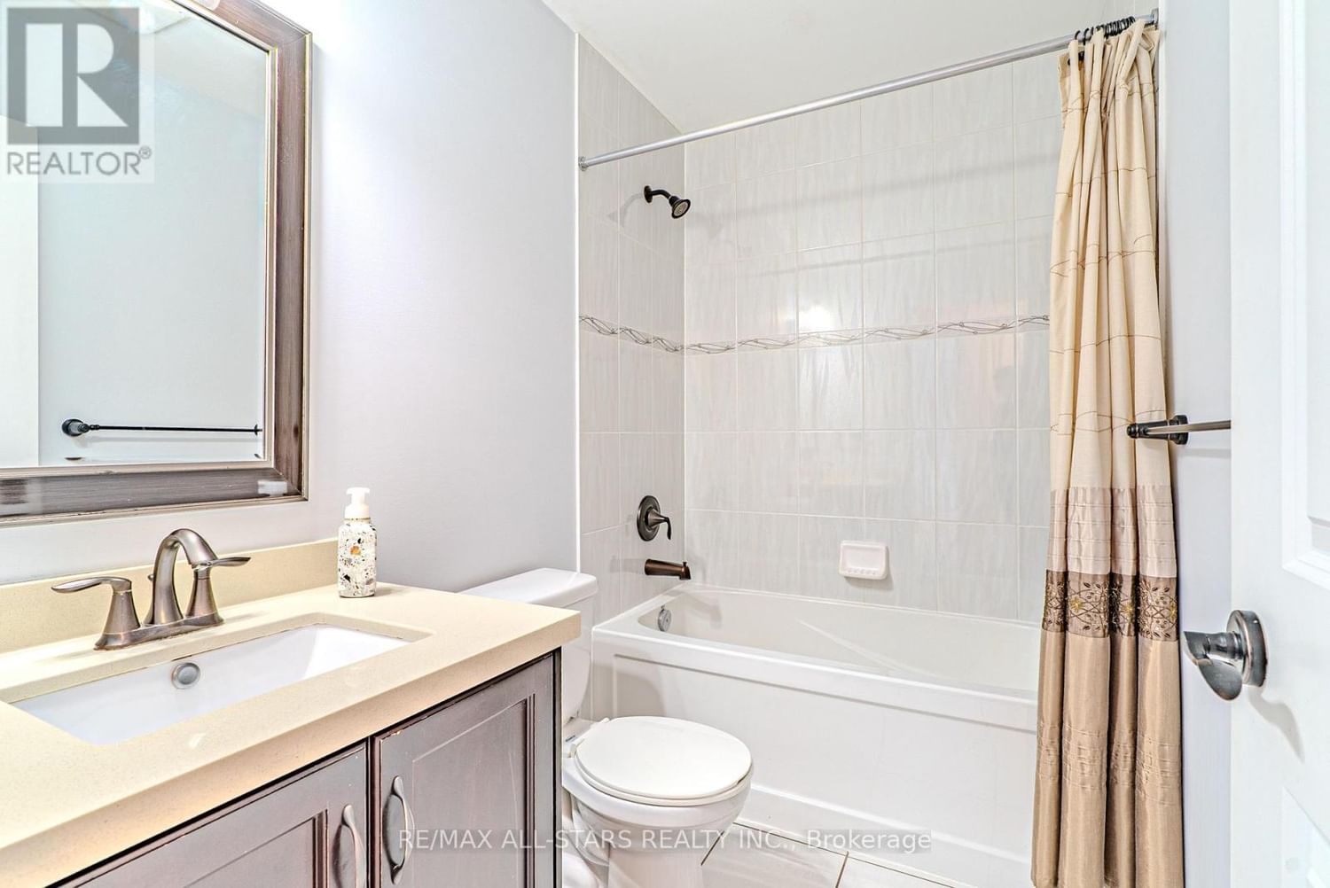 7 PARKSIDE DRIVE Image 25