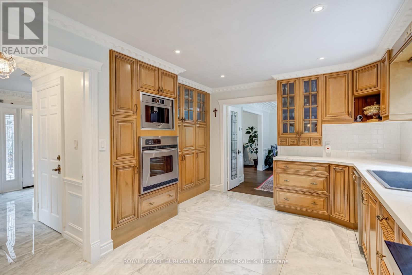 28 STONEGATE DRIVE Image 17