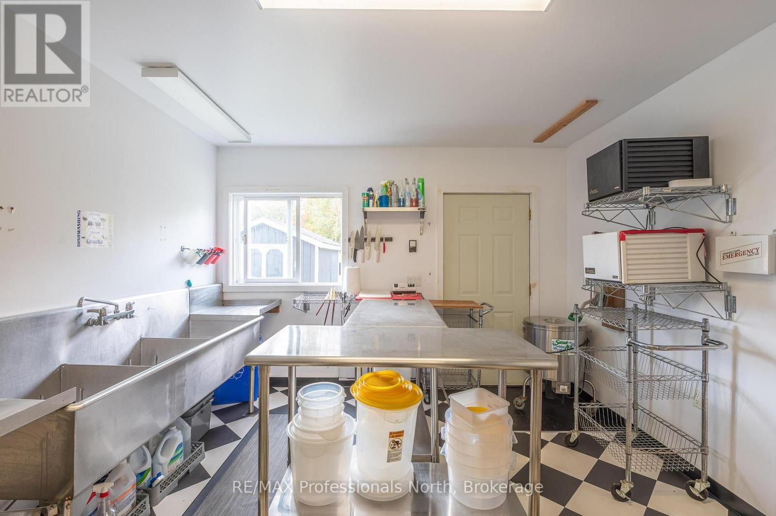 1110 SEDGWICK ROAD Image 27