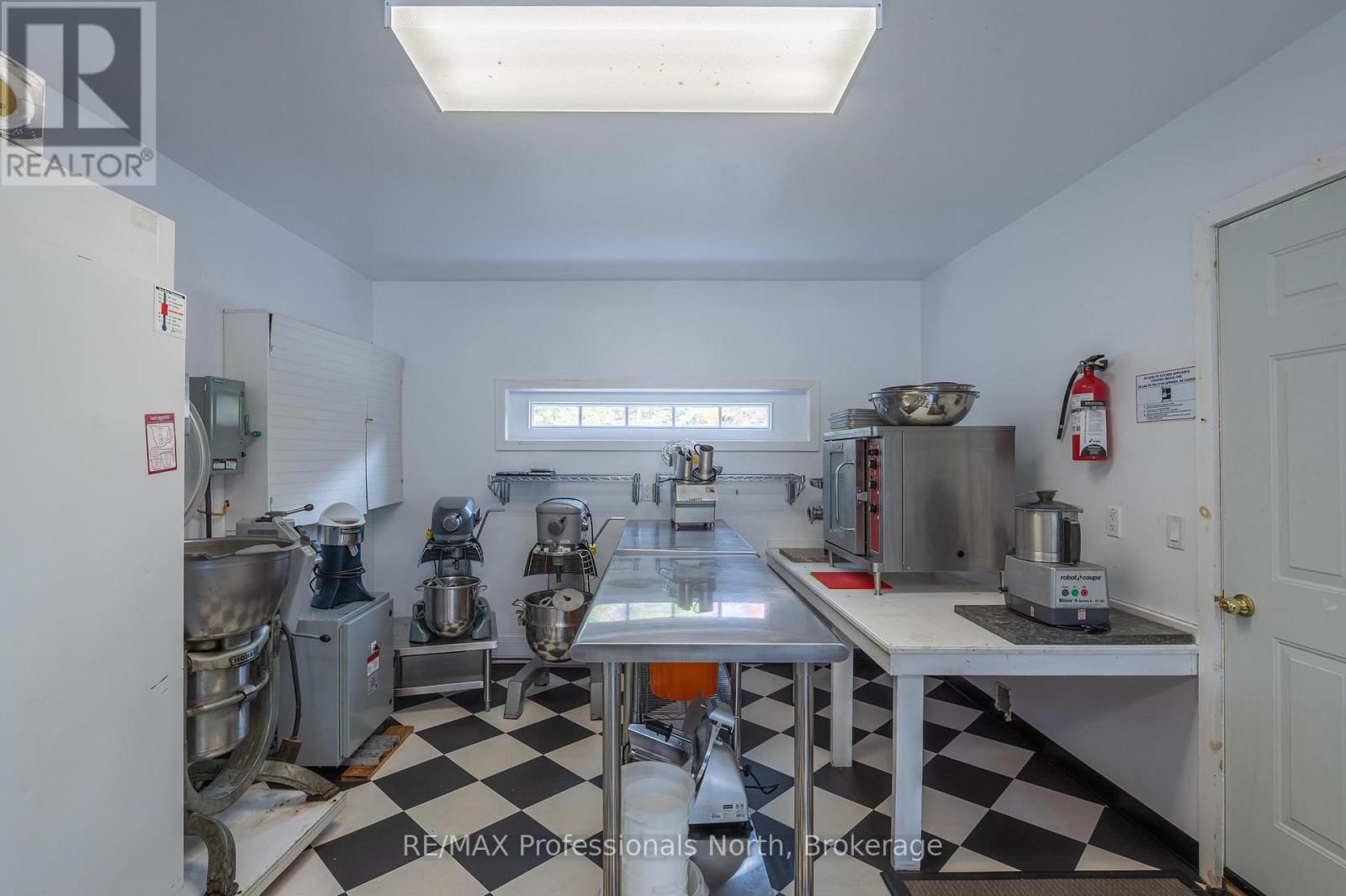 1110 SEDGWICK ROAD Image 28