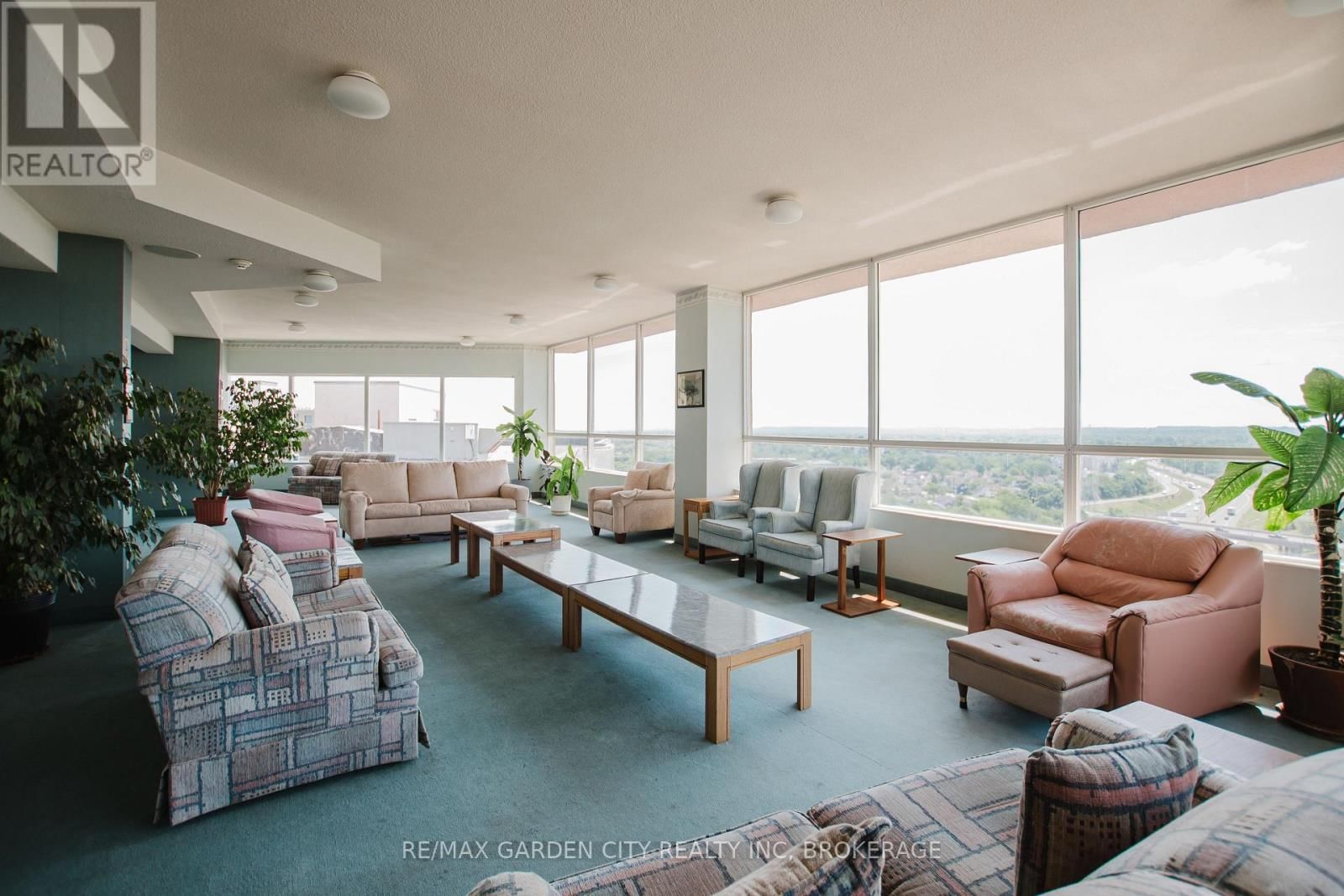 307 - 7 GALE CRESCENT Image 37