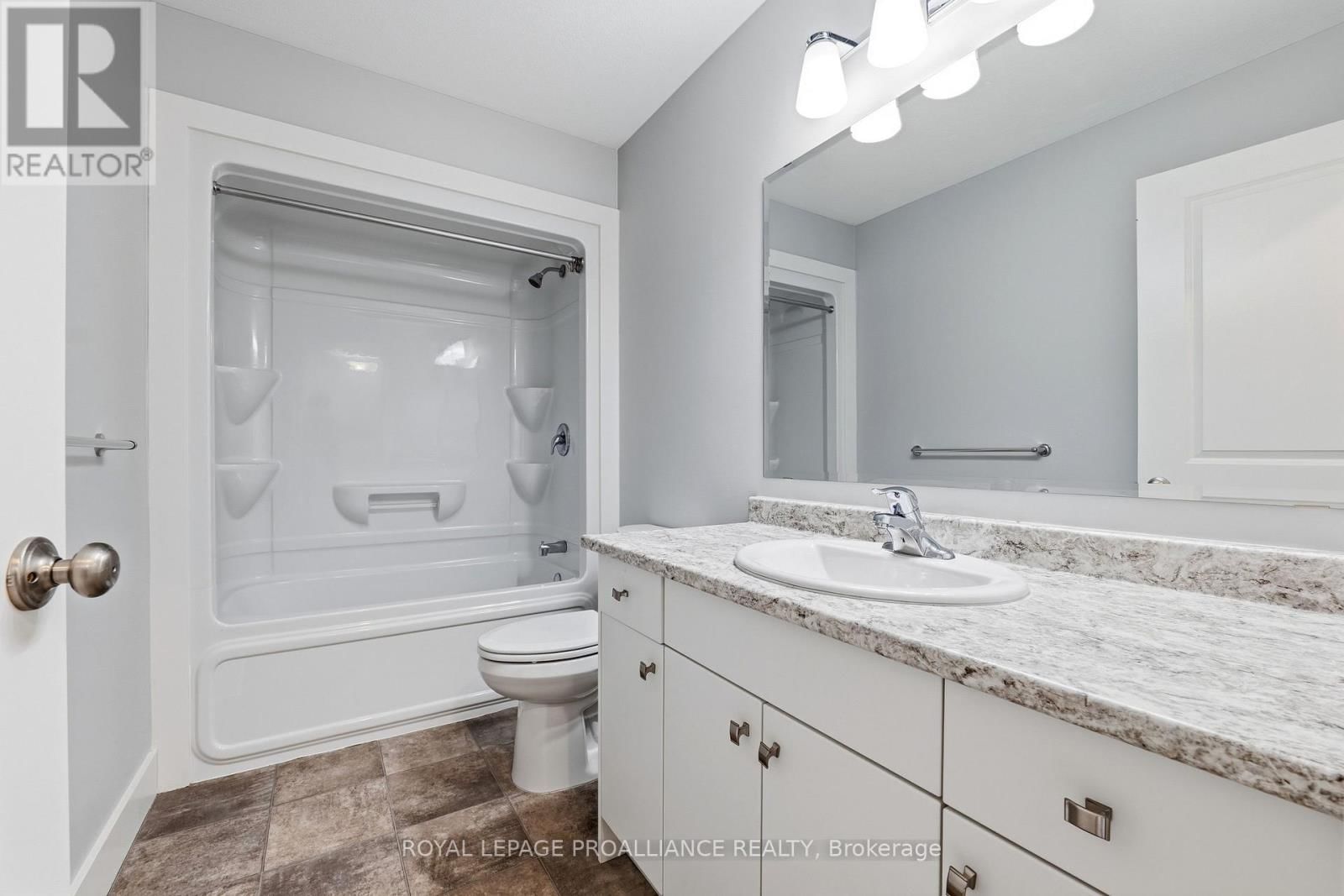 7 BRITTANY LANE Image 16