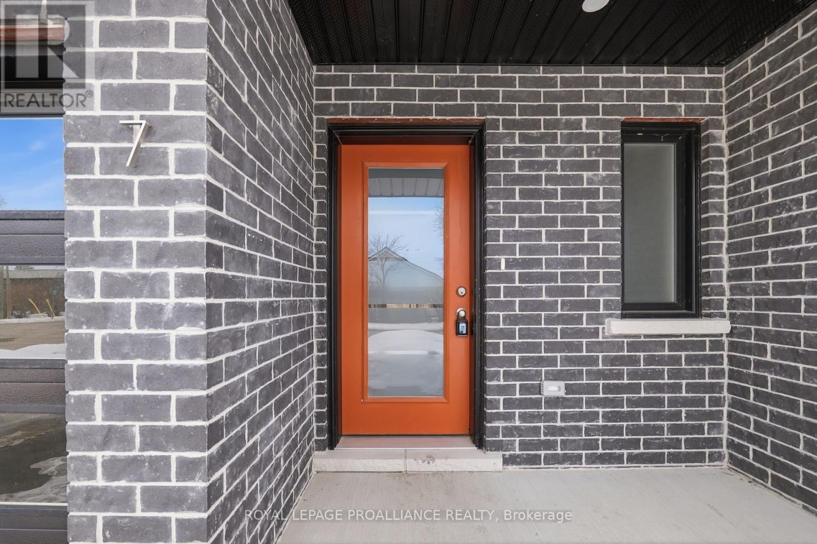 7 BRITTANY LANE Image 3