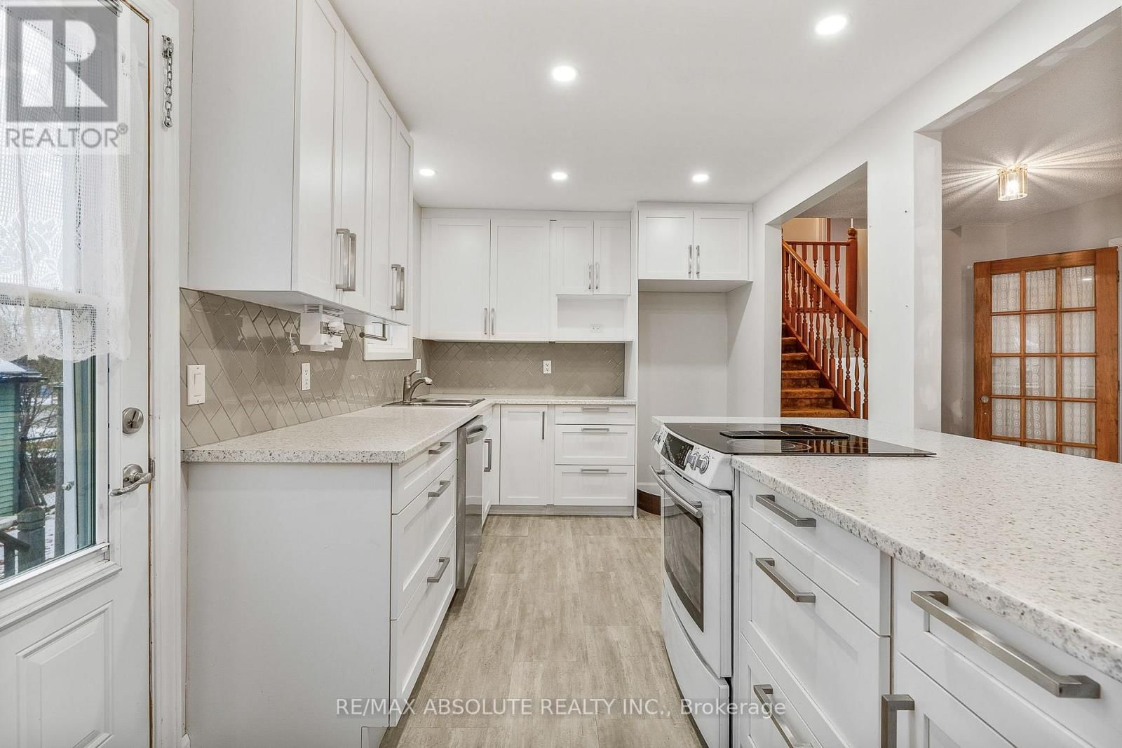 366 CHARRON STREET Image 8