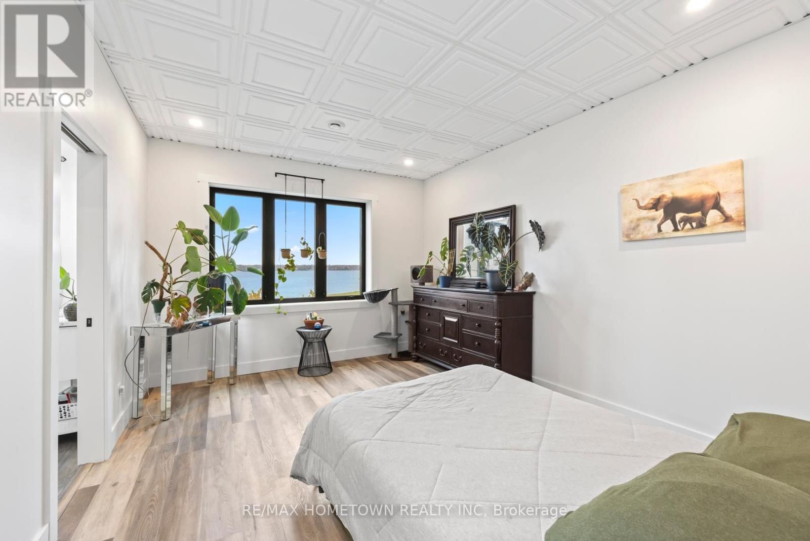 5 SHORESIDE WAY Image 44