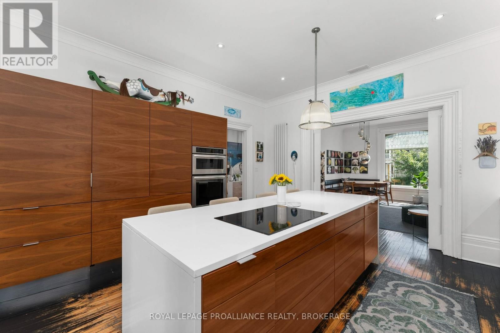 28 WELLINGTON STREET Image 12