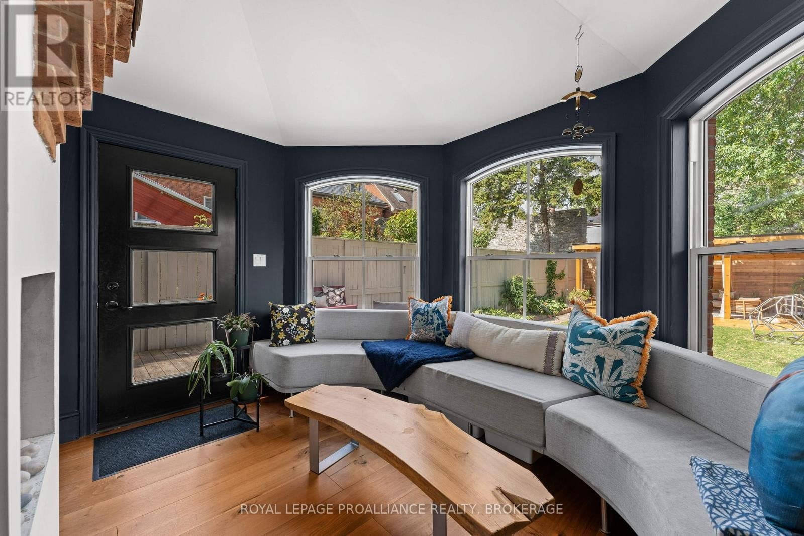 28 WELLINGTON STREET Image 16