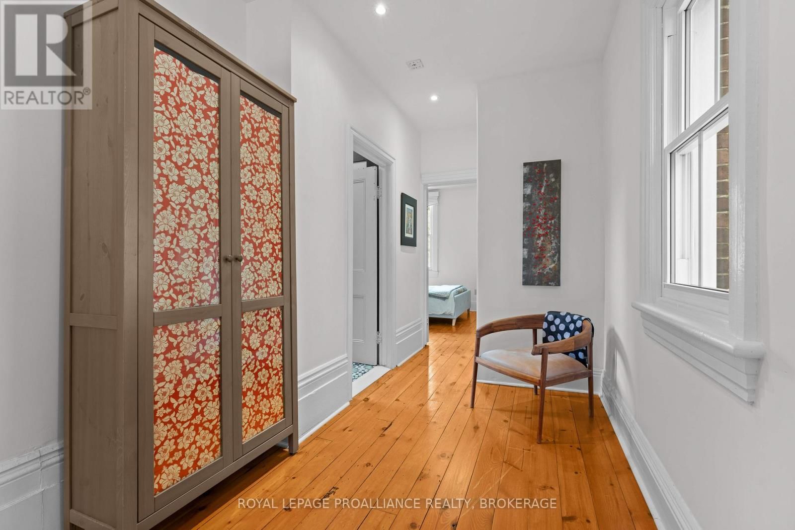 28 WELLINGTON STREET Image 19