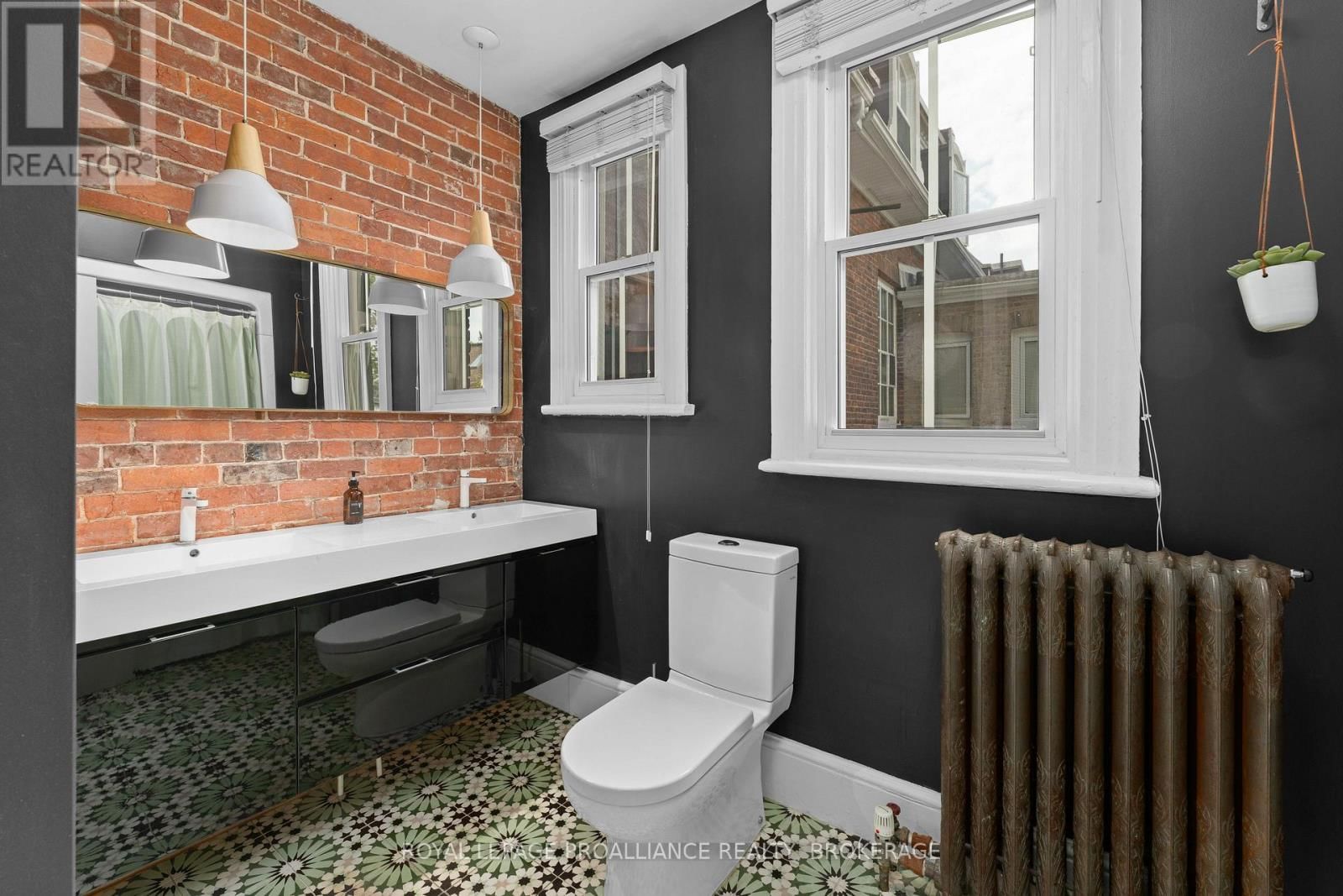 28 WELLINGTON STREET Image 22