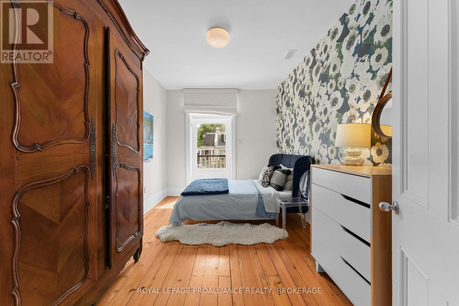 28 WELLINGTON STREET Image 24