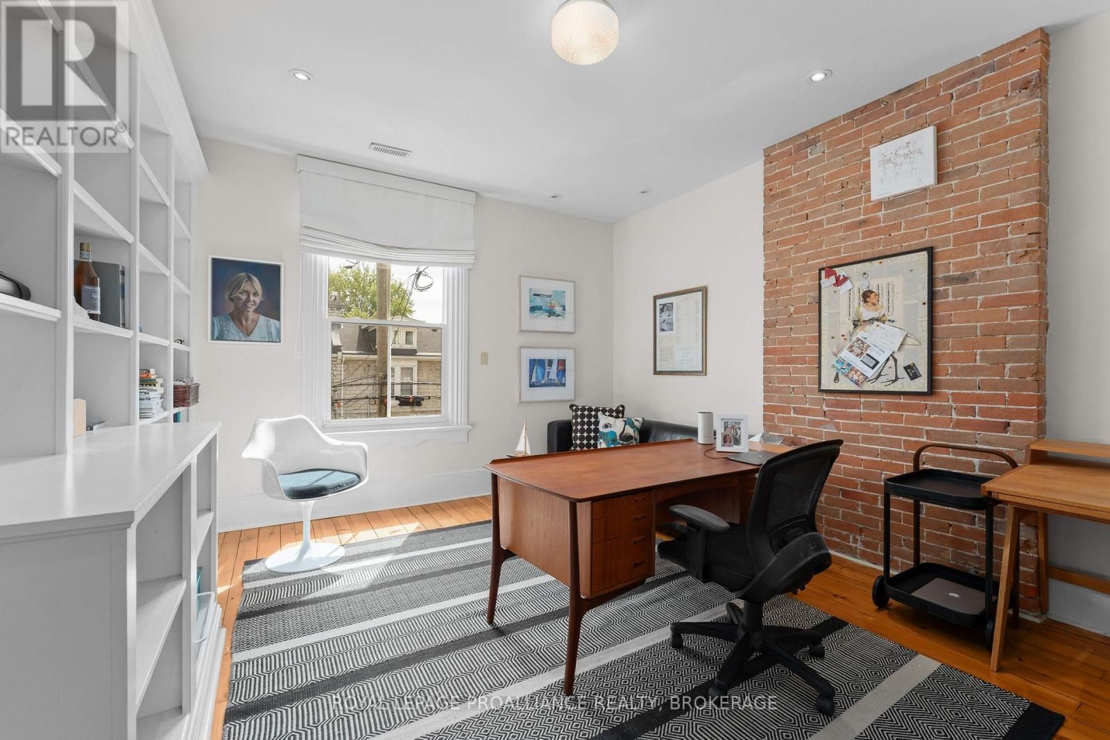 28 WELLINGTON STREET Image 25