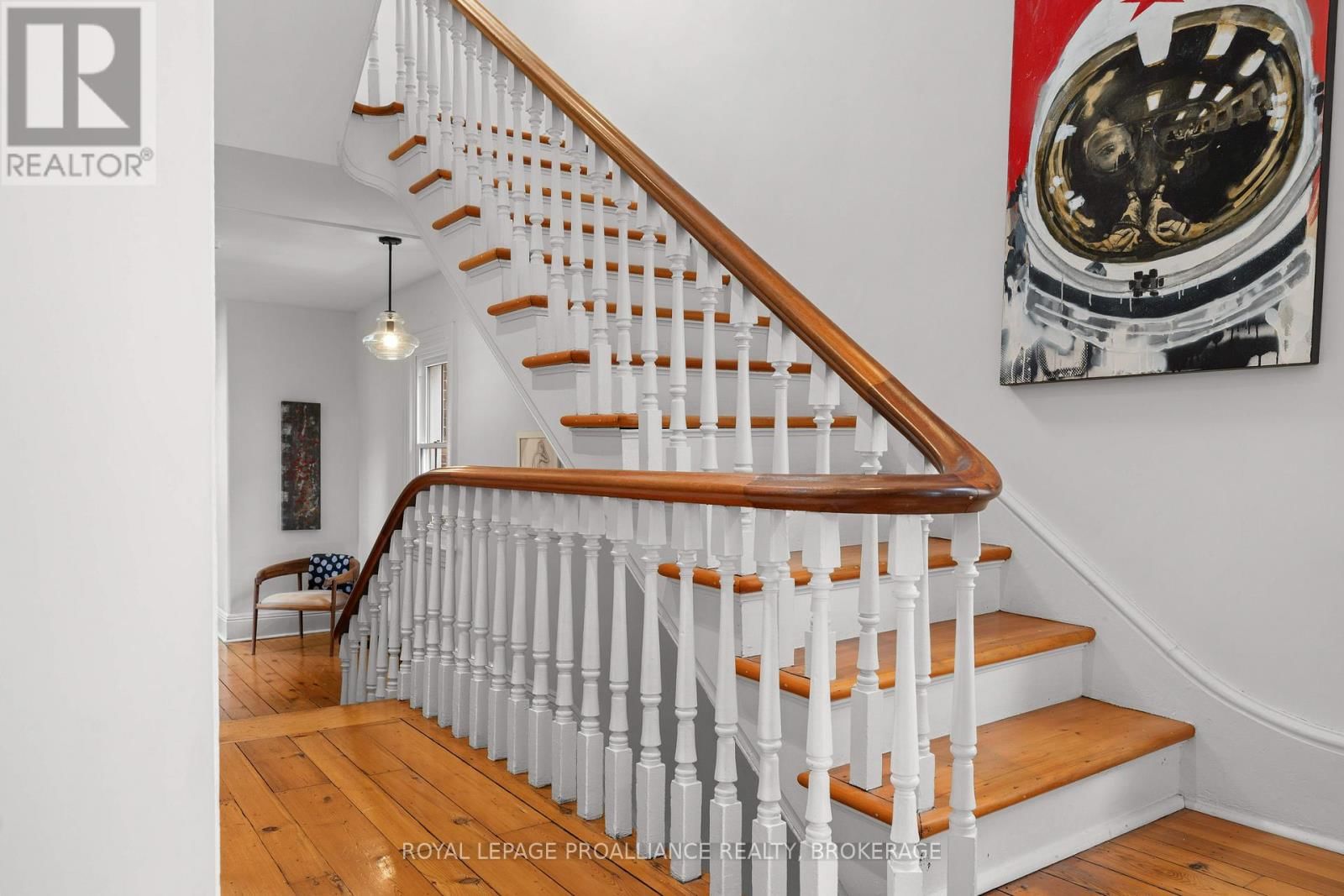 28 WELLINGTON STREET Image 26