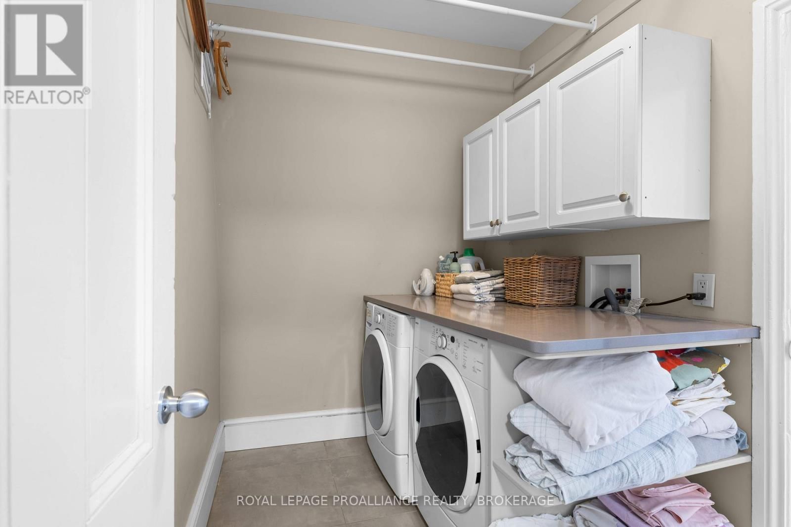 28 WELLINGTON STREET Image 32