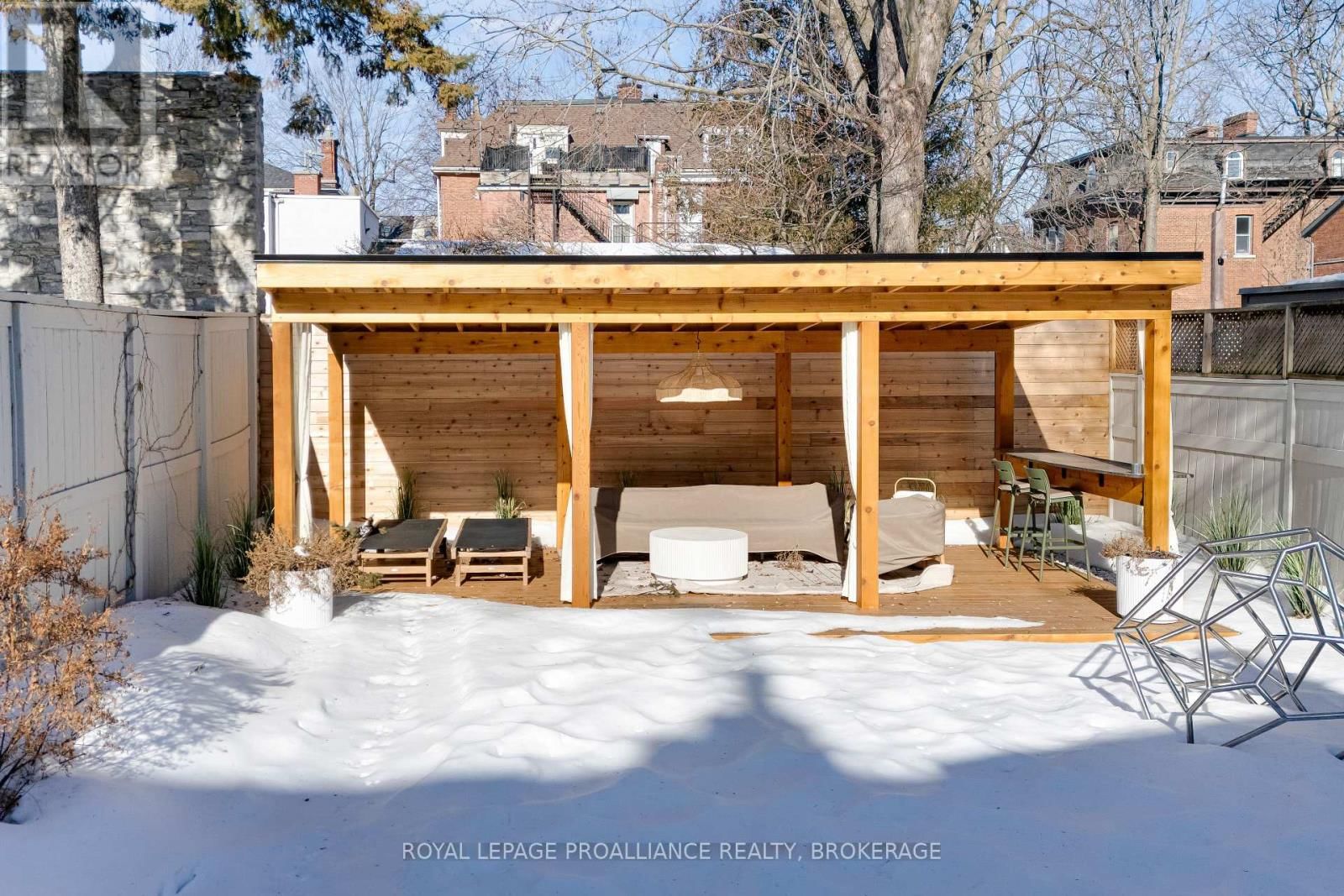 28 WELLINGTON STREET Image 35