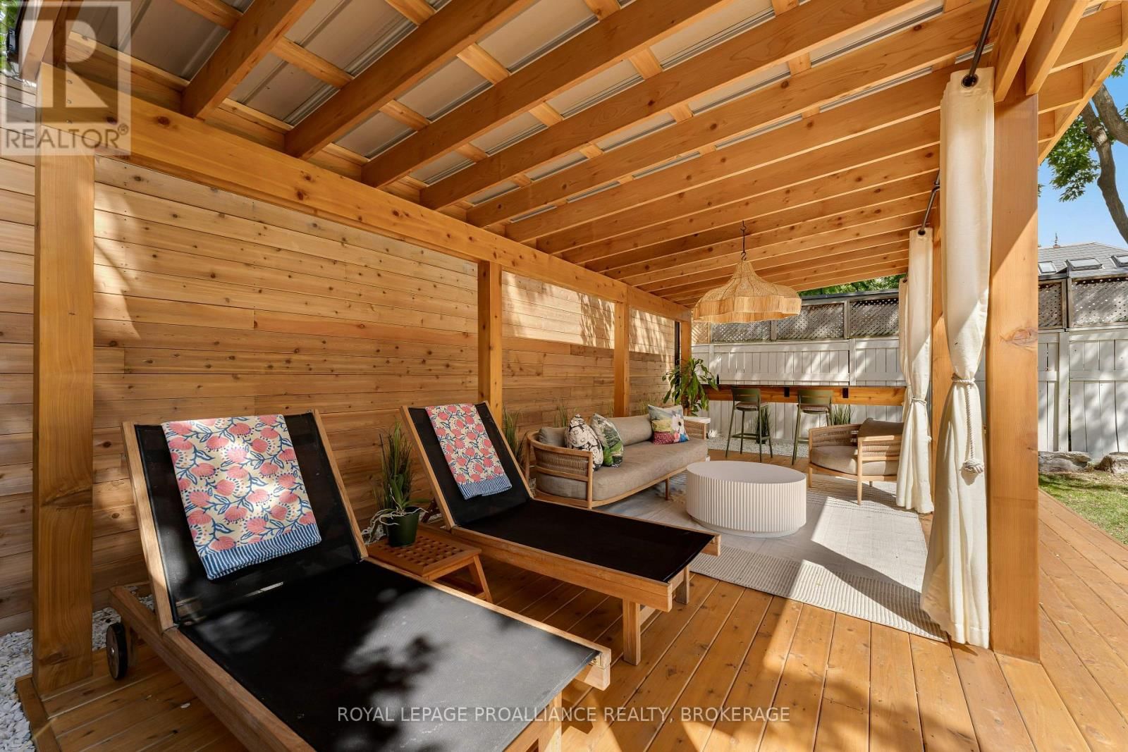 28 WELLINGTON STREET Image 37