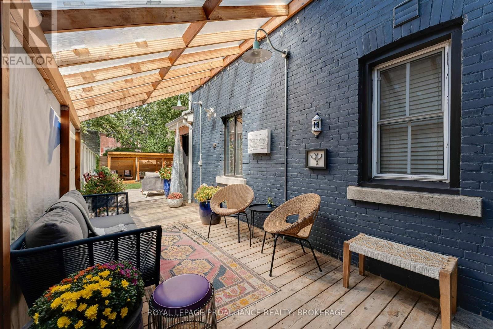 28 WELLINGTON STREET Image 38