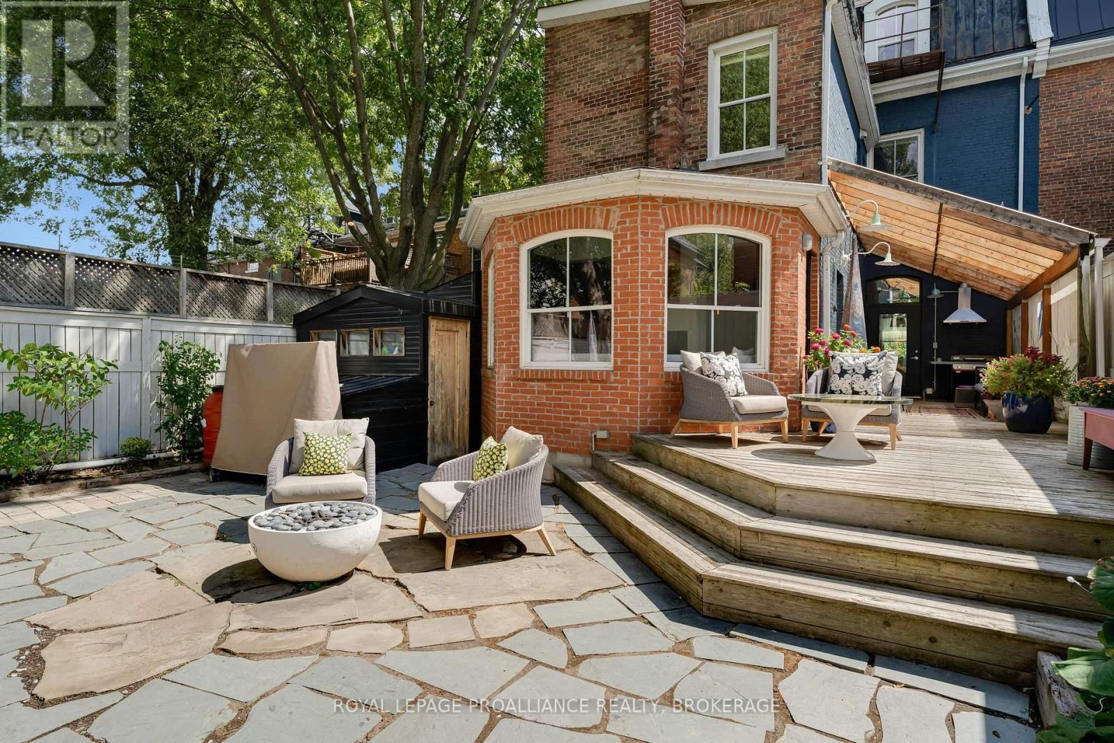 28 WELLINGTON STREET Image 39