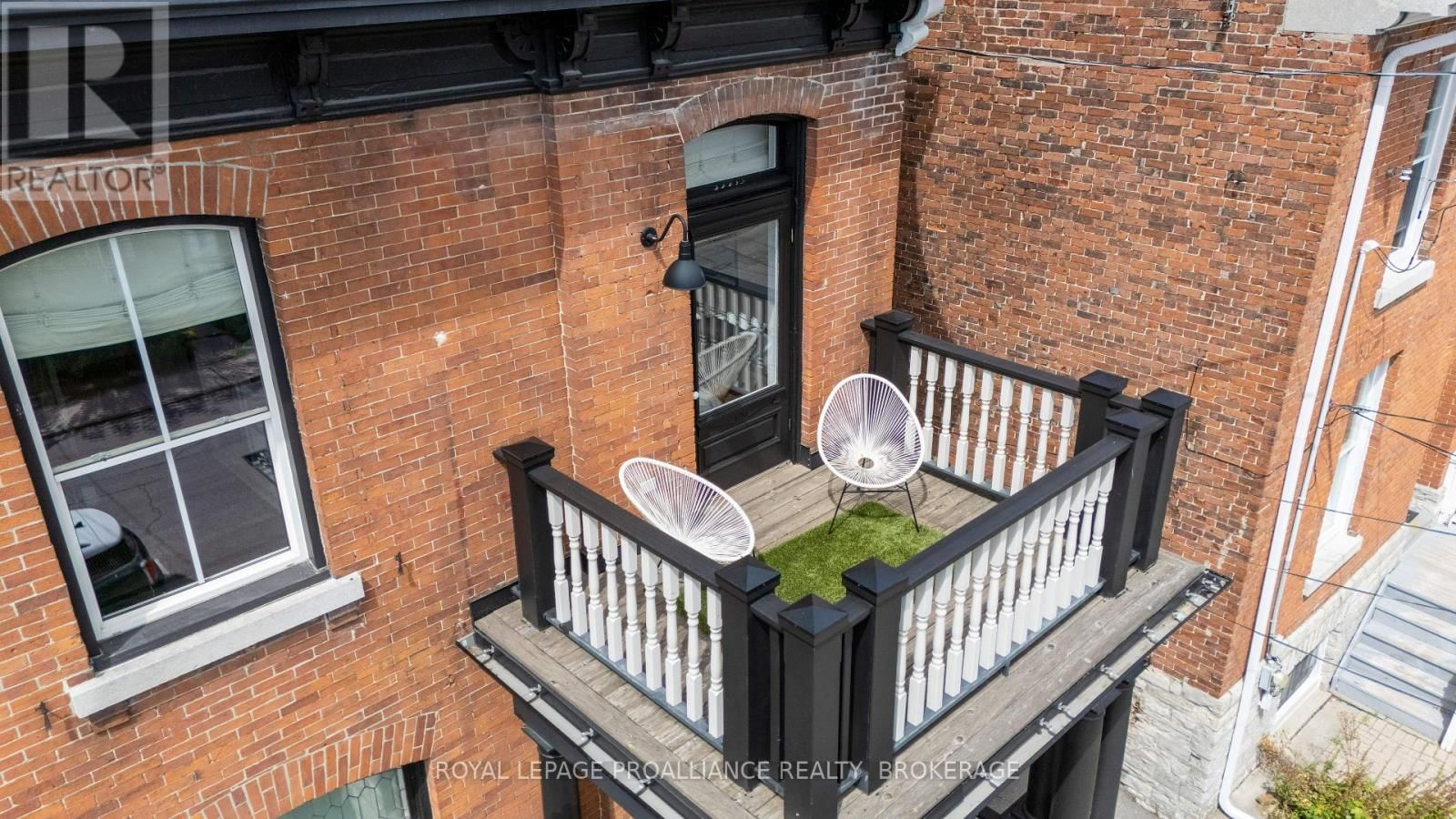 28 WELLINGTON STREET Image 4