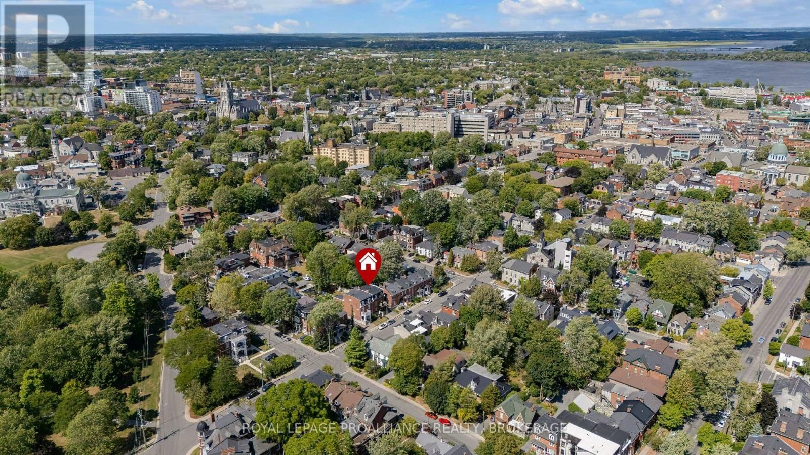 28 WELLINGTON STREET Image 42