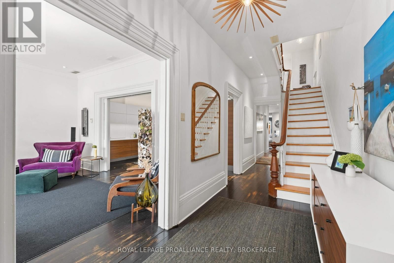 28 WELLINGTON STREET Image 7