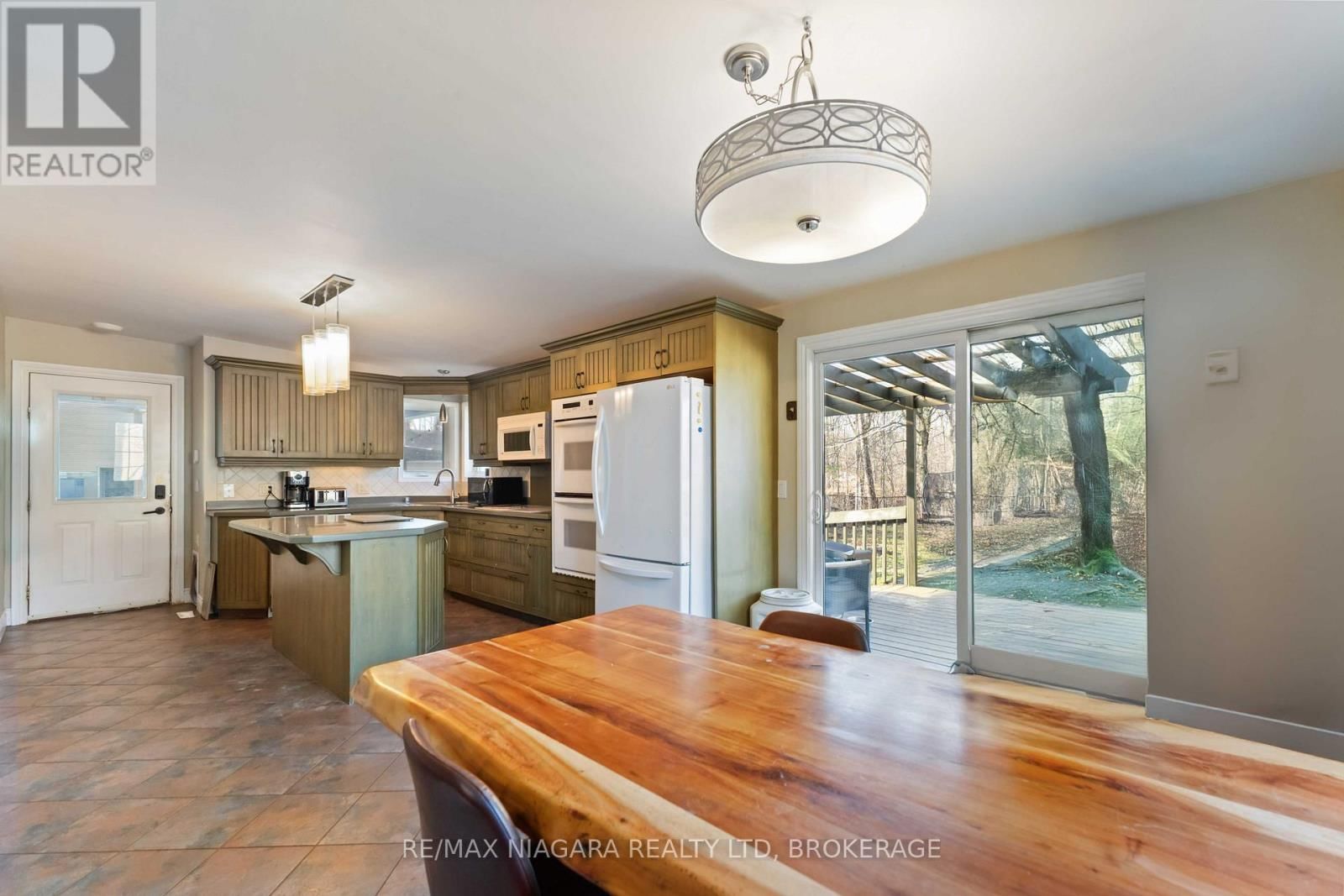 1671 THIRD STREET LOUTH STREET Image 10