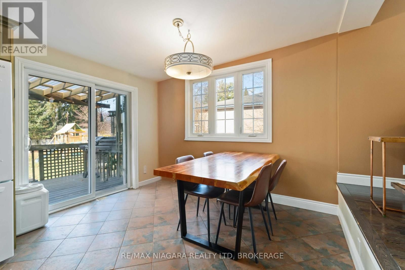 1671 THIRD STREET LOUTH STREET Image 11