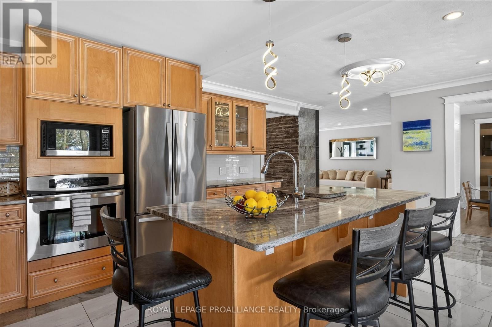 960 WELLER STREET NORTH Image 10