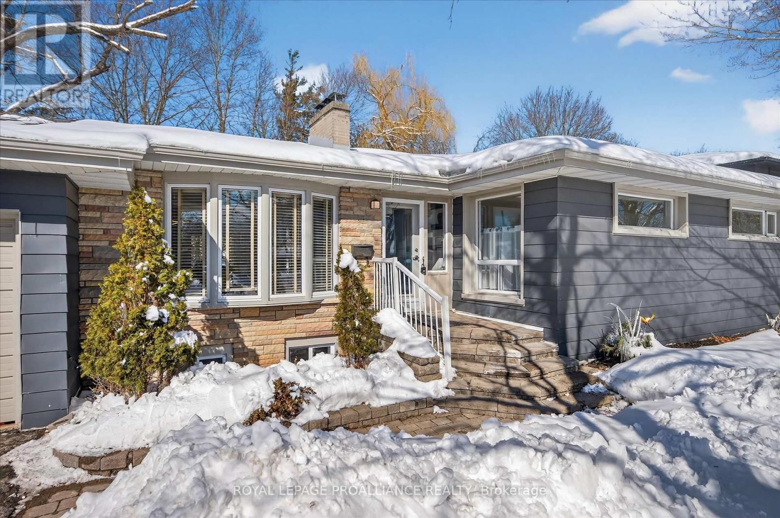 960 WELLER STREET NORTH Image 2