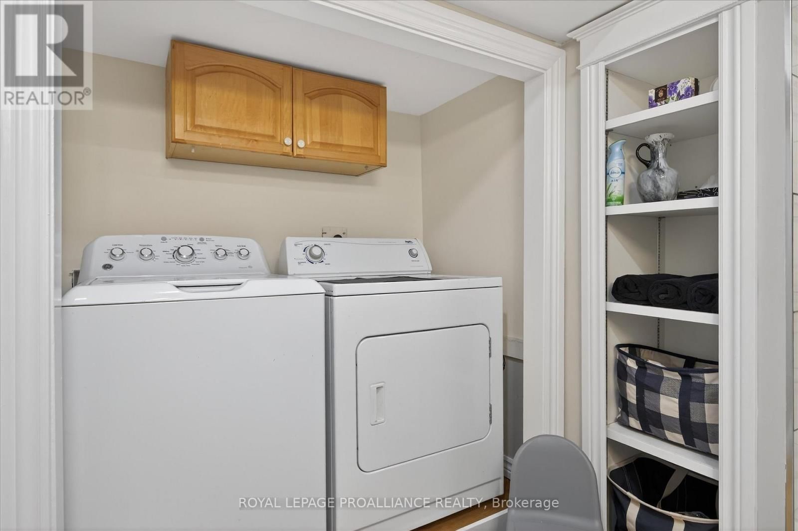 960 WELLER STREET NORTH Image 40