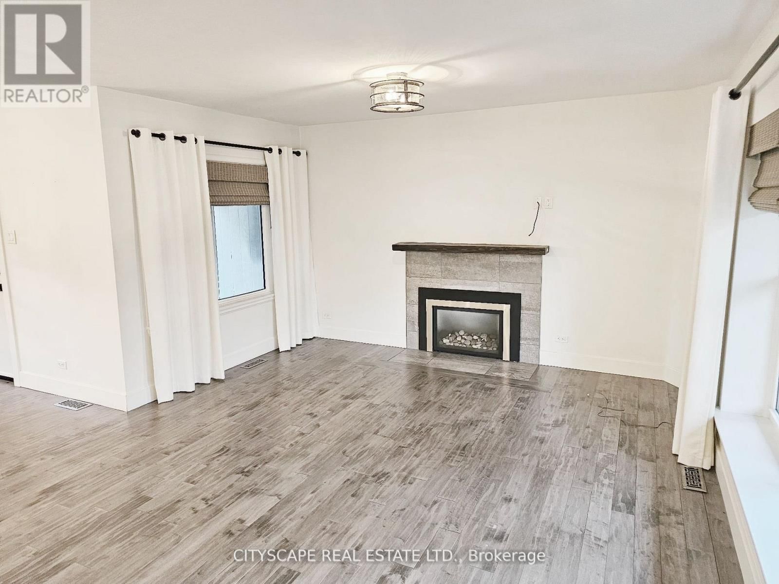 891 RIVERSIDE DRIVE Image 12