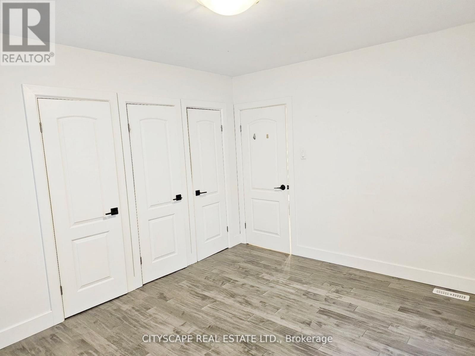 891 RIVERSIDE DRIVE Image 16