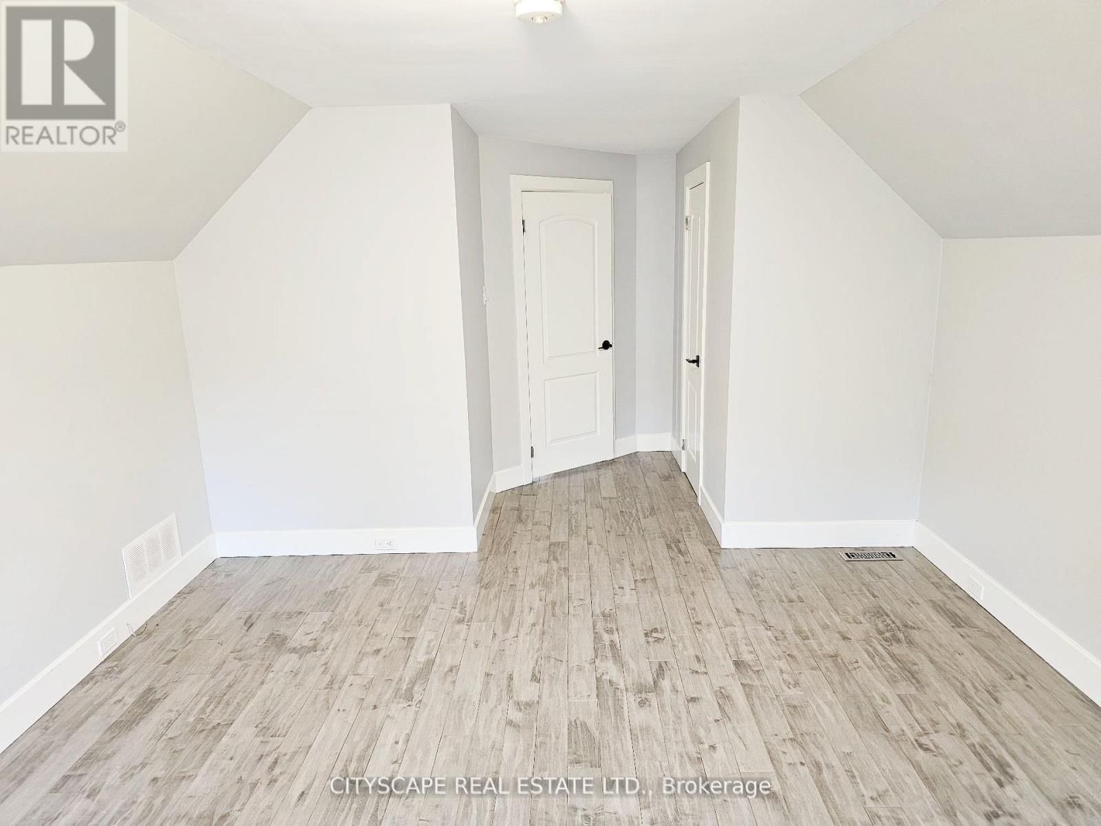 891 RIVERSIDE DRIVE Image 27