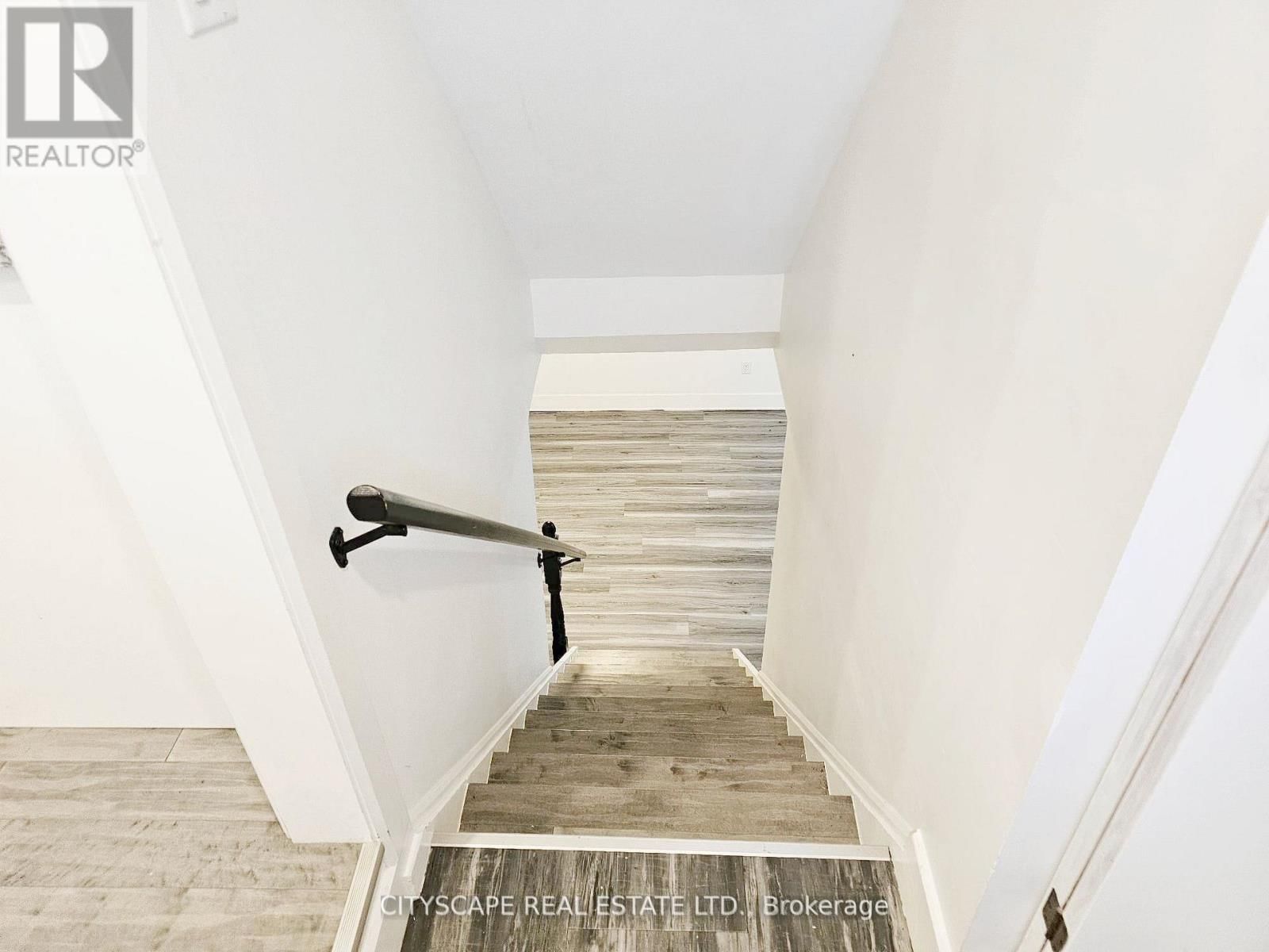 891 RIVERSIDE DRIVE Image 28