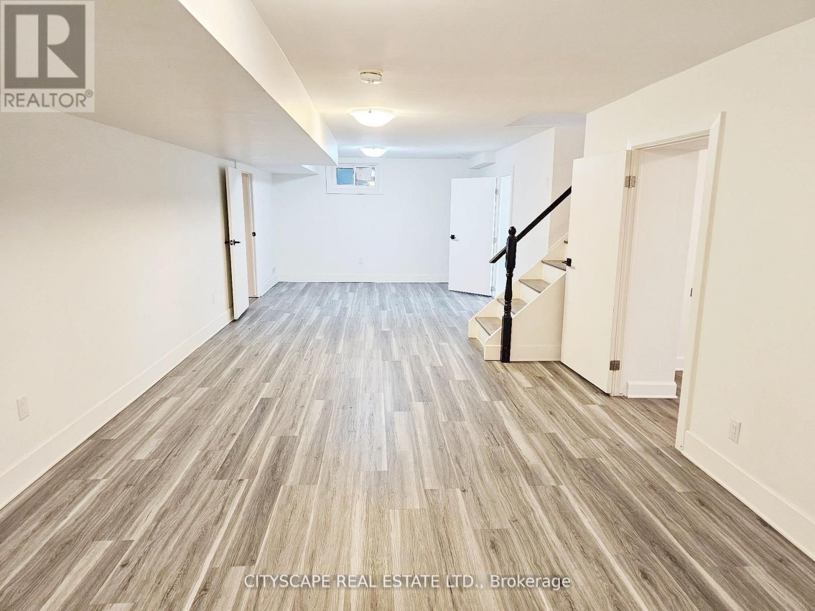 891 RIVERSIDE DRIVE Image 31