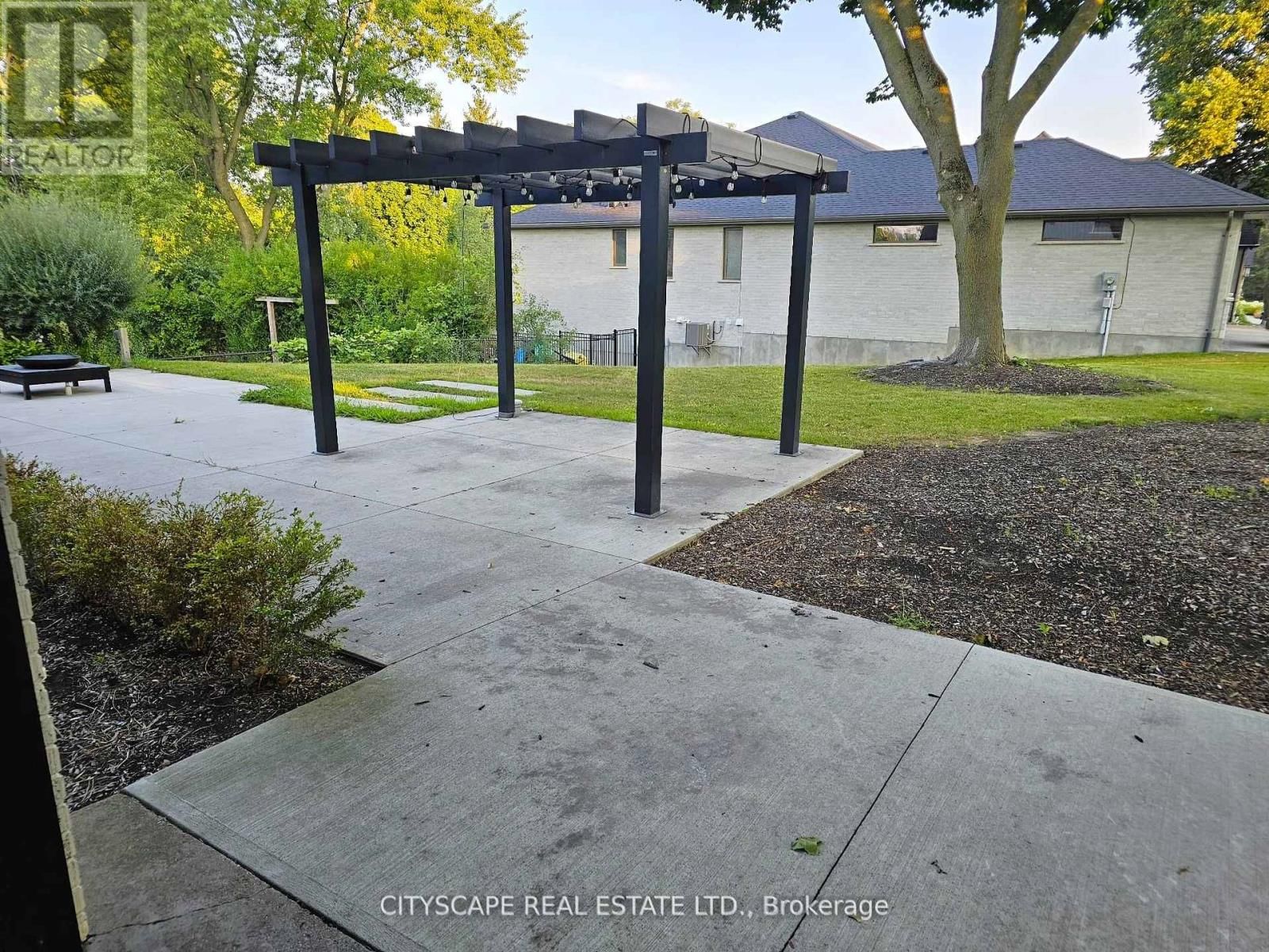 891 RIVERSIDE DRIVE Image 38