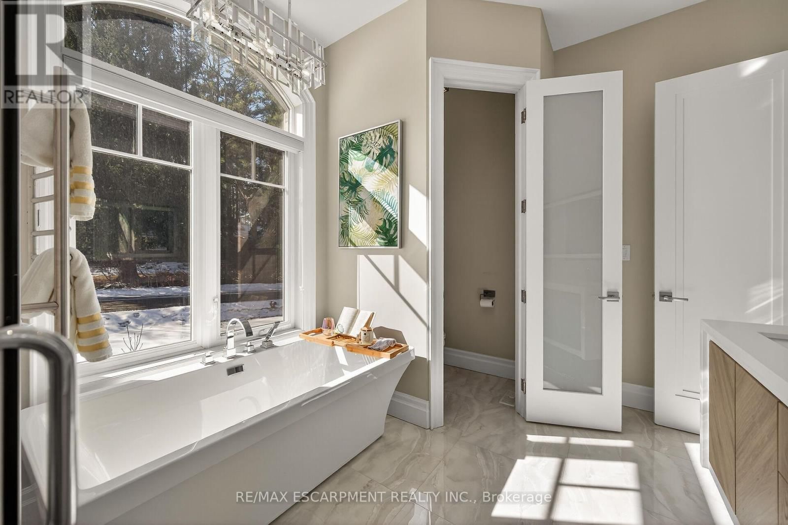 747 VERNON PLACE Image 20