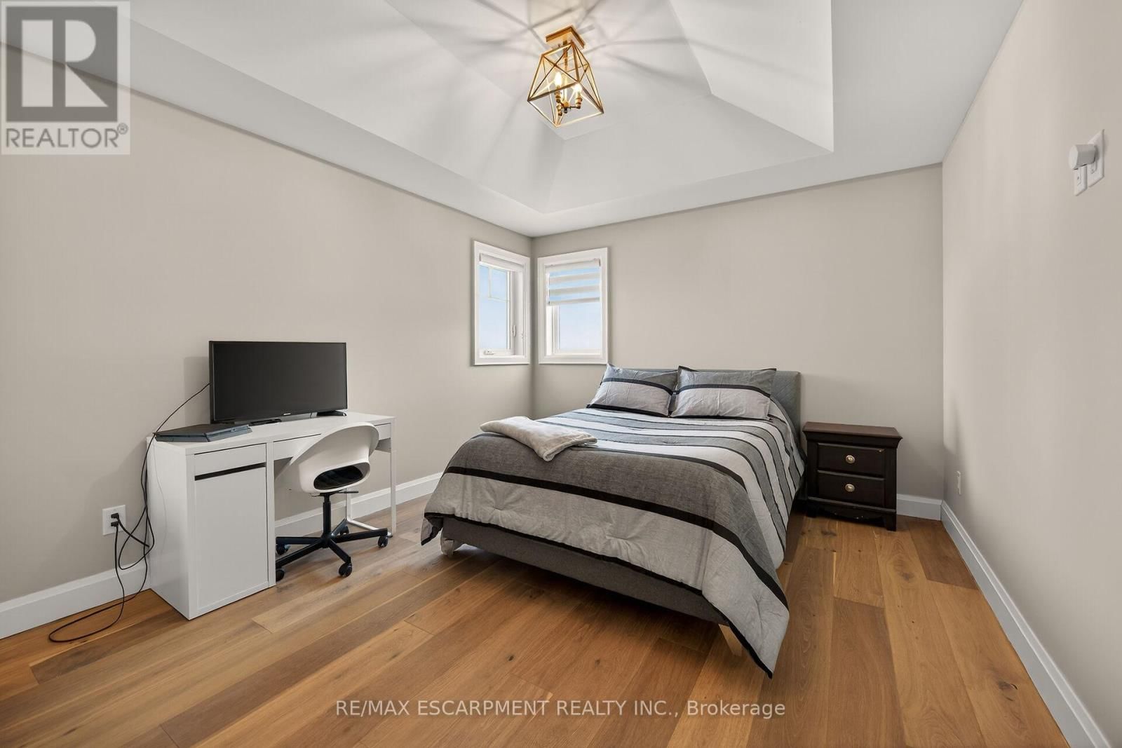 747 VERNON PLACE Image 27