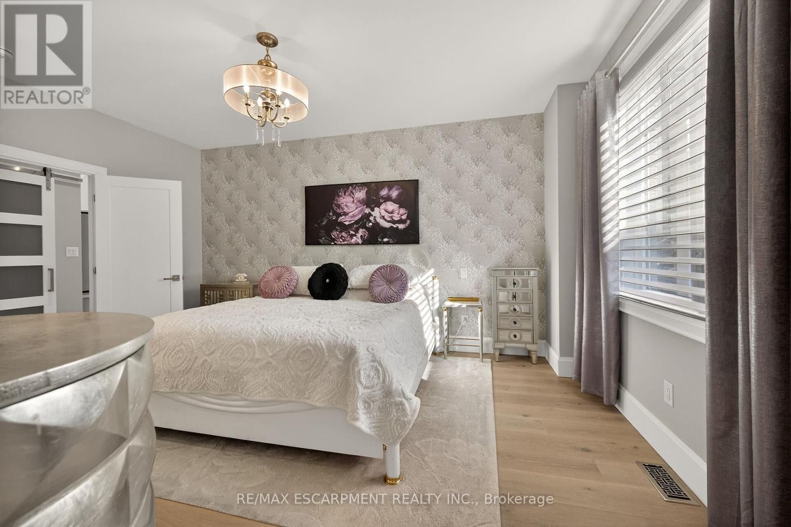 747 VERNON PLACE Image 40