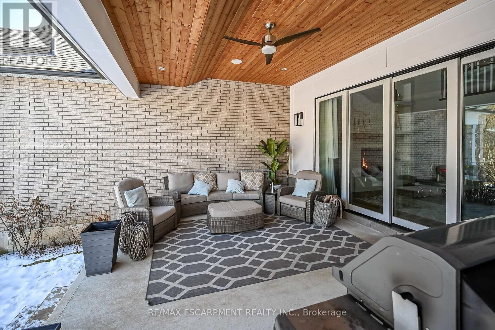 747 VERNON PLACE Image 44