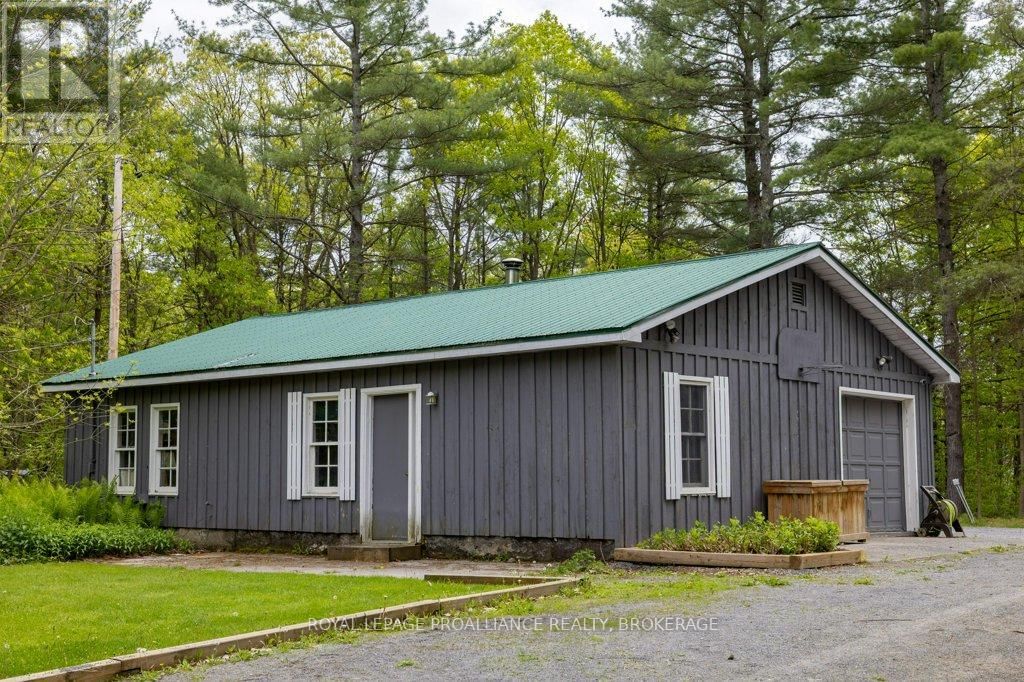 1535 DWYER LANE Image 28