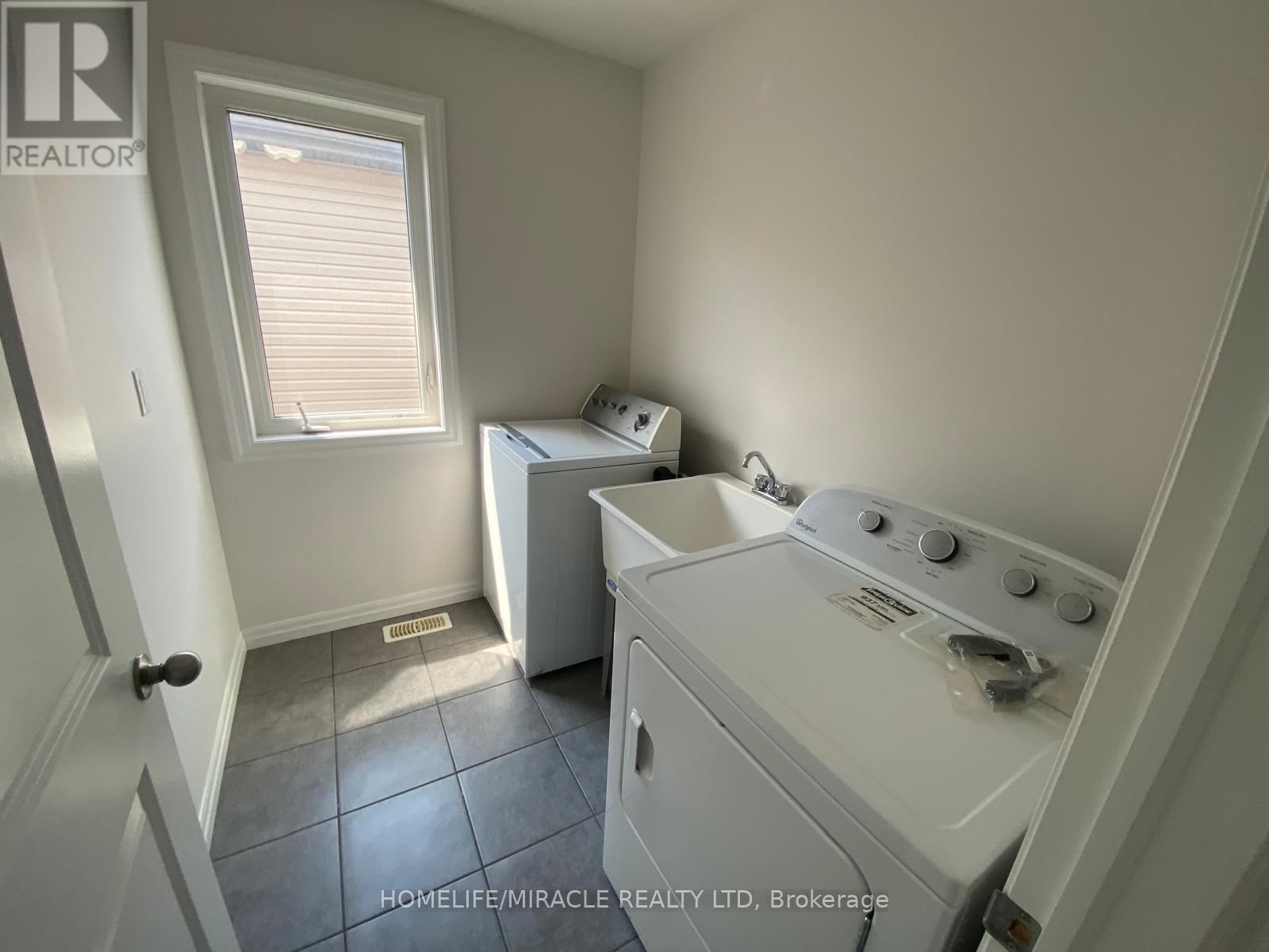 46 - 135 HARDCASTLE DRIVE Image 33