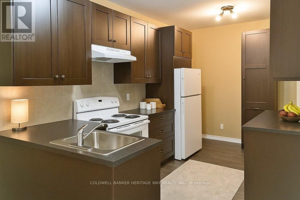 48 MAIN STREET WEST Image 32