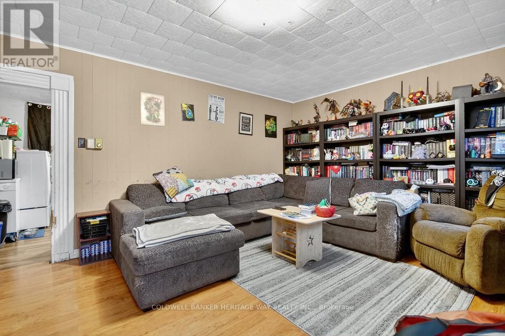 48 MAIN STREET WEST Image 8