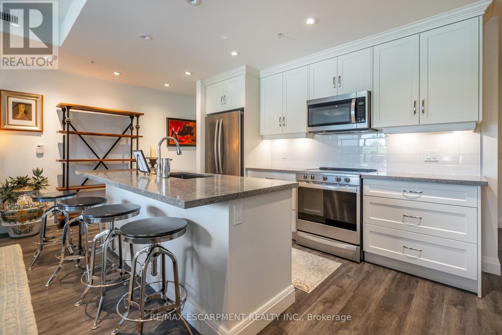 213 - 30 HAMILTON STREET SOUTH Image 15