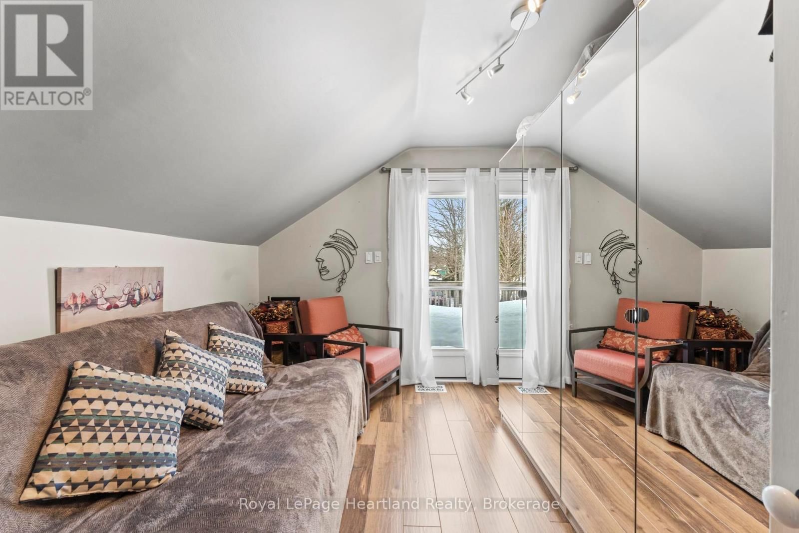 57 HURON STREET Image 33